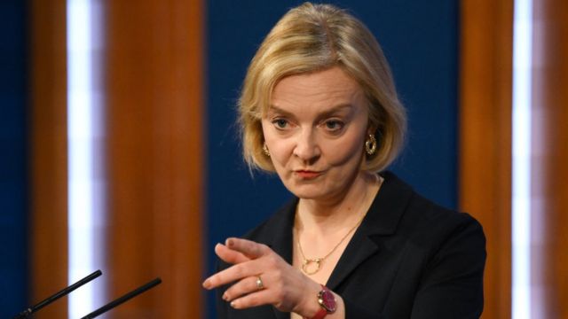 Renuncia Liz Truss, la primera ministra británica.