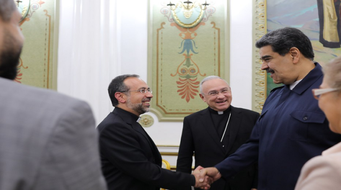 Maduro recibe a representantes del Estado del Vaticano en Miraflores