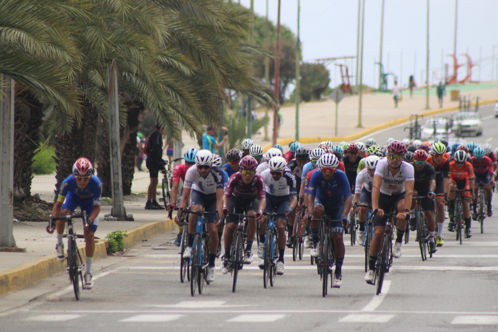 100 ciclistas protagonizarán Vuelta a La Guaira