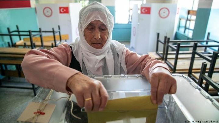 Elecciones en Turquía discurren sin incidentes