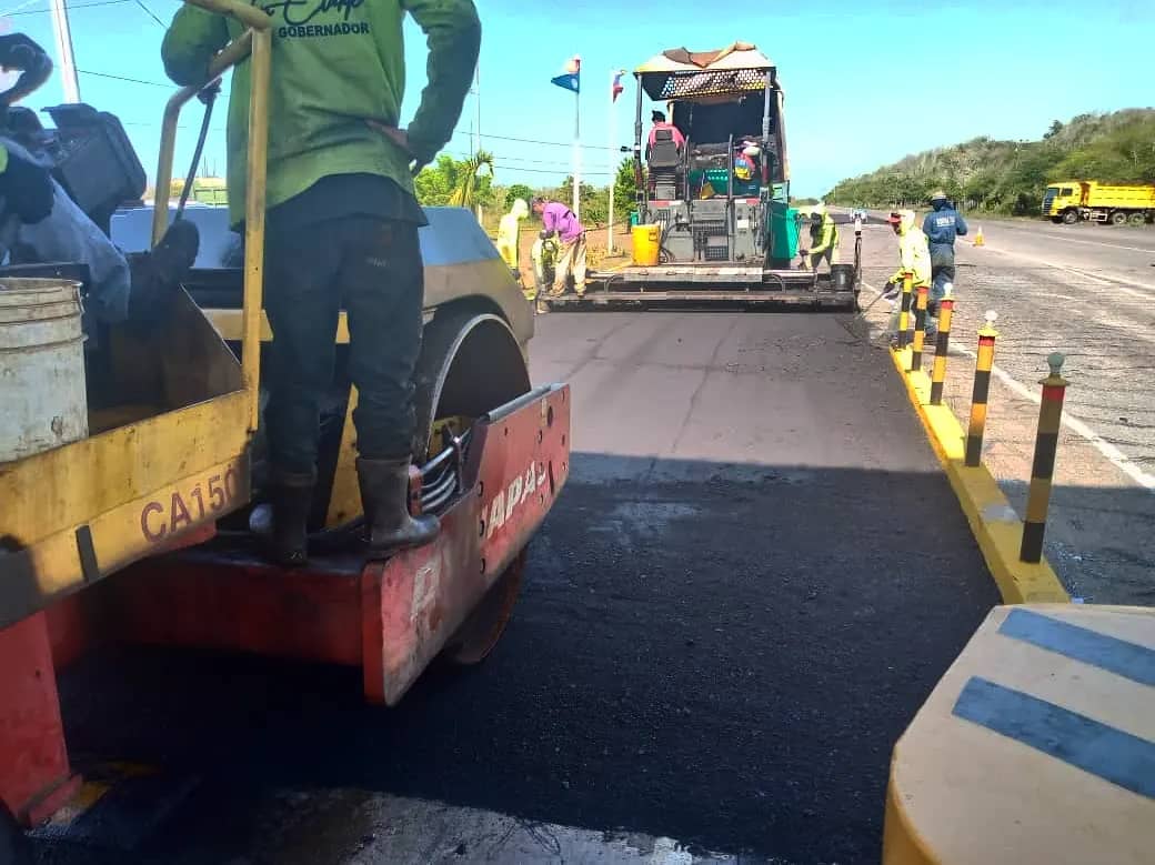 250 toneladas de asfalto colocadas en en la carretera Moron-Coro tramo Maicillal