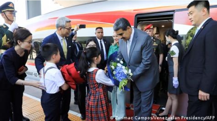 Nicolás Maduro llega a Pekín para reunirse con Xi Jinping