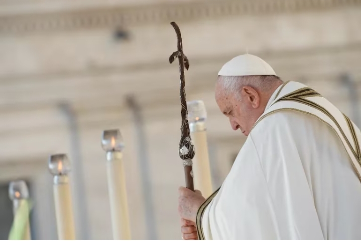 Sínodo de la Iglesia: tras mostrar su apoyo a la bendición de parejas del mismo sexo, el papa Francisco abrió las puertas a “todos”