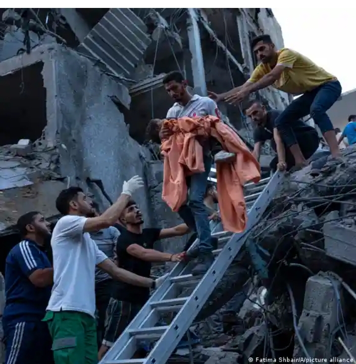Suben a más de 1.200 los muertos en Israel y 1.055 en Gaza