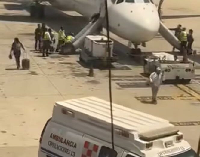 Pasajeros fueron evacuados en Maiquetía por emergencia en un avión